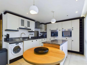 Luxurious 3 Bedroom Apartment in Belfast